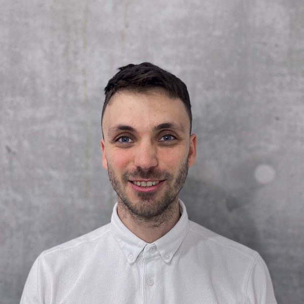 Koop Wind Team - Clemens Wagner arbeitet seit mehr als 8 Jahren sowohl wissenschaftlich als auch in zivilgesellschaftlichen Organisationen zum Themenfeld Demokratieförderung und Partizipation.